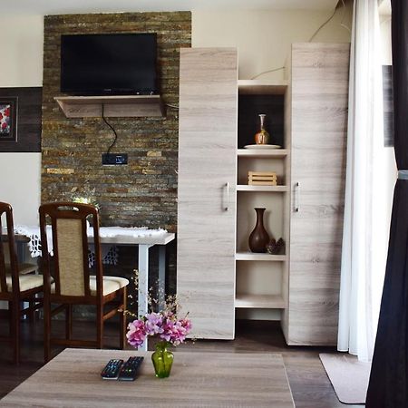 Milmari Friends And Family Apartment โคเปานิก ภายนอก รูปภาพ