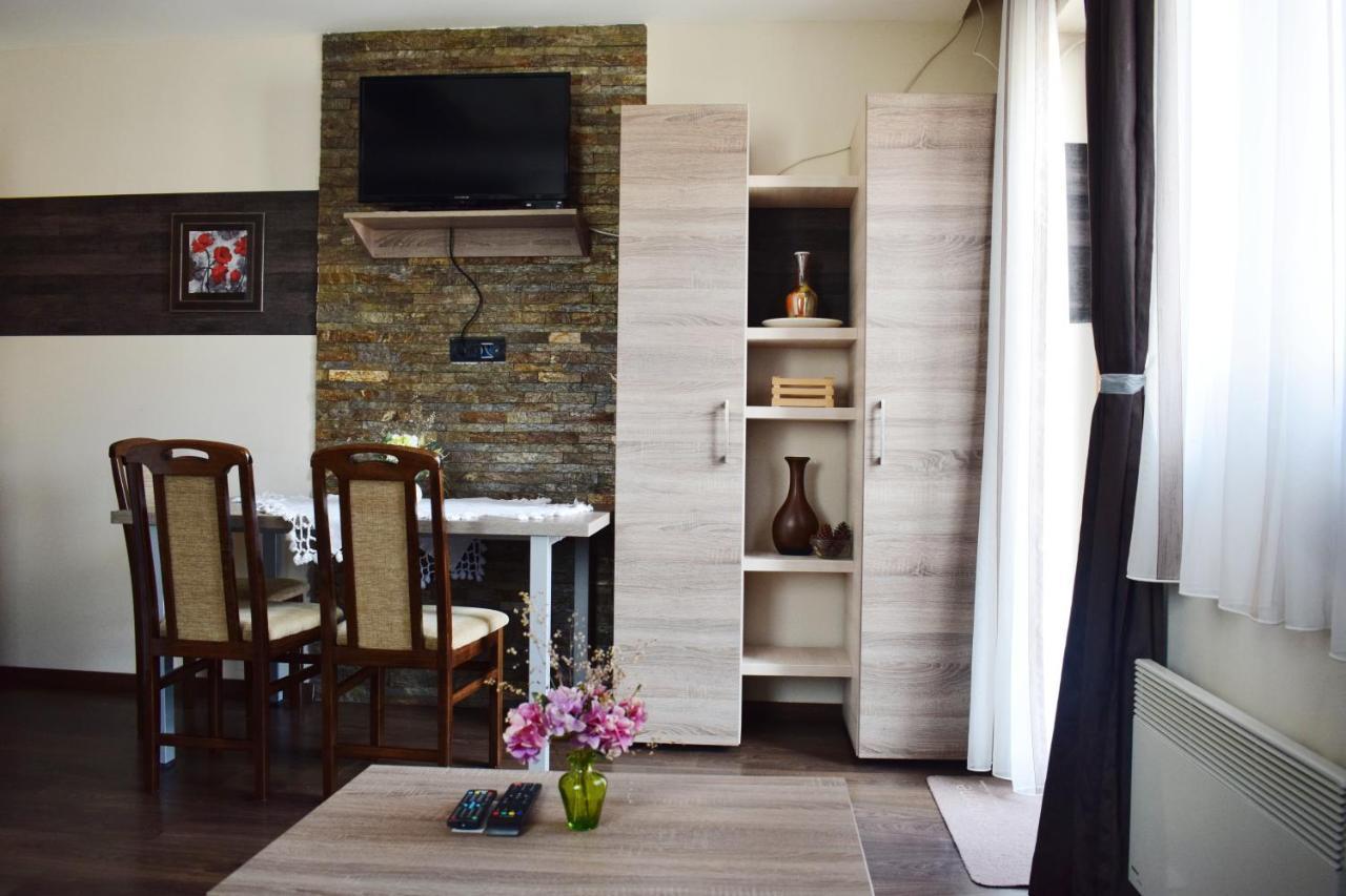 Milmari Friends And Family Apartment โคเปานิก ภายนอก รูปภาพ