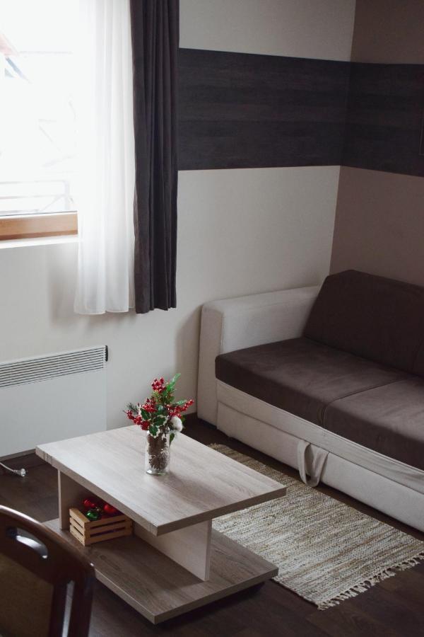 Milmari Friends And Family Apartment โคเปานิก ภายนอก รูปภาพ