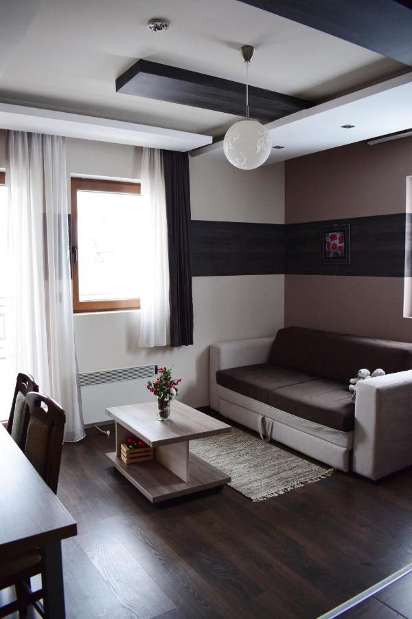 Milmari Friends And Family Apartment โคเปานิก ภายนอก รูปภาพ