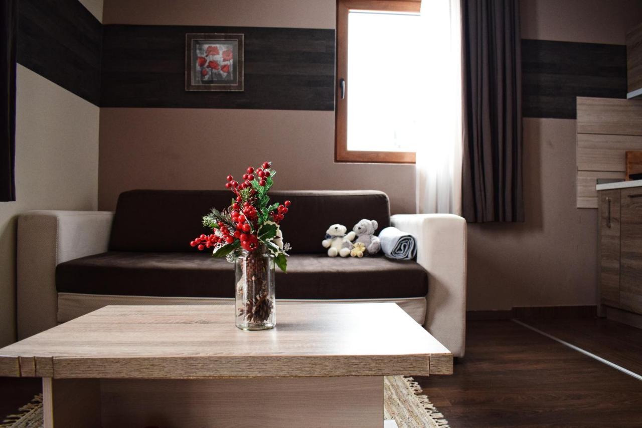 Milmari Friends And Family Apartment โคเปานิก ภายนอก รูปภาพ